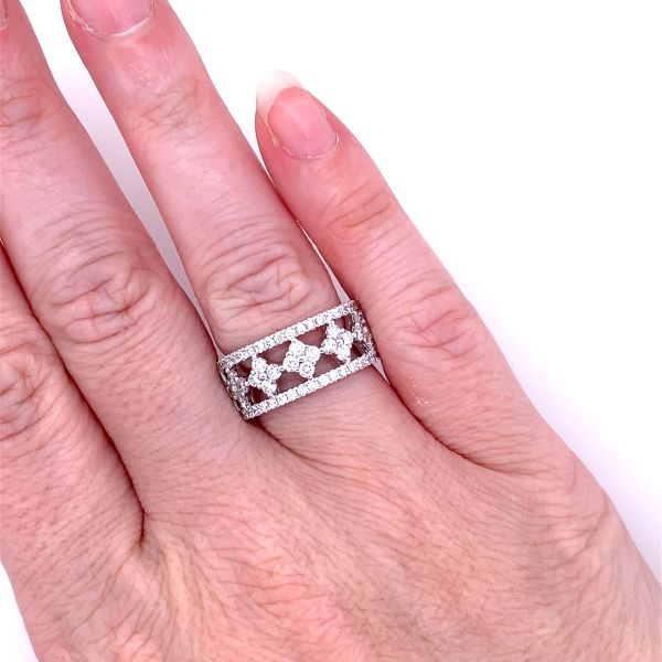 10k WG 1.00ctw Lab Grown Diamond Quatrefoil Wide Band